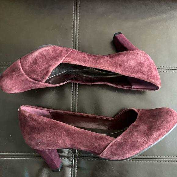 Easy Spirit size 8 W burgundy / wine suede pumps - Picture 5 of 14